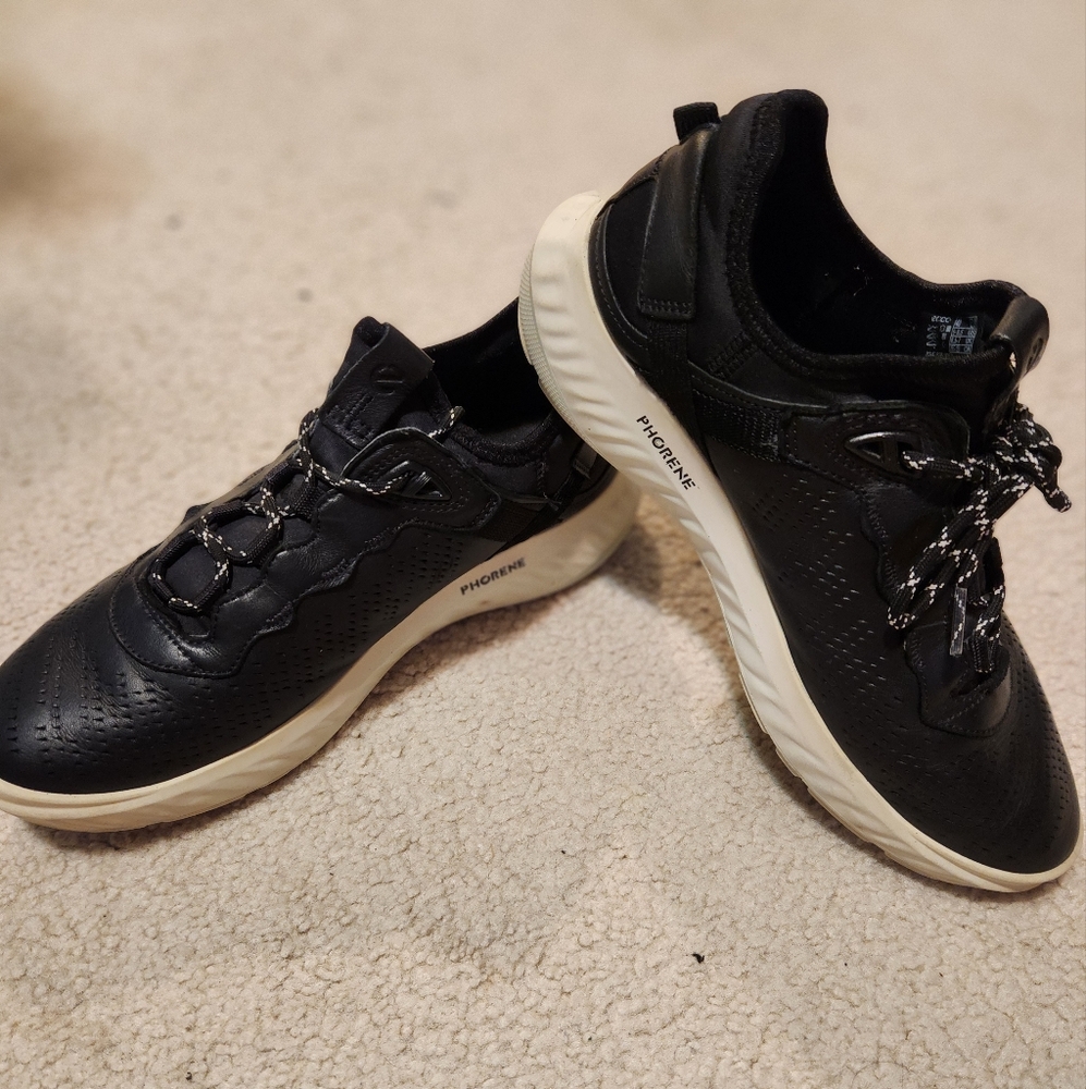 Womens Ecco Black sports shoes - Size 9.5